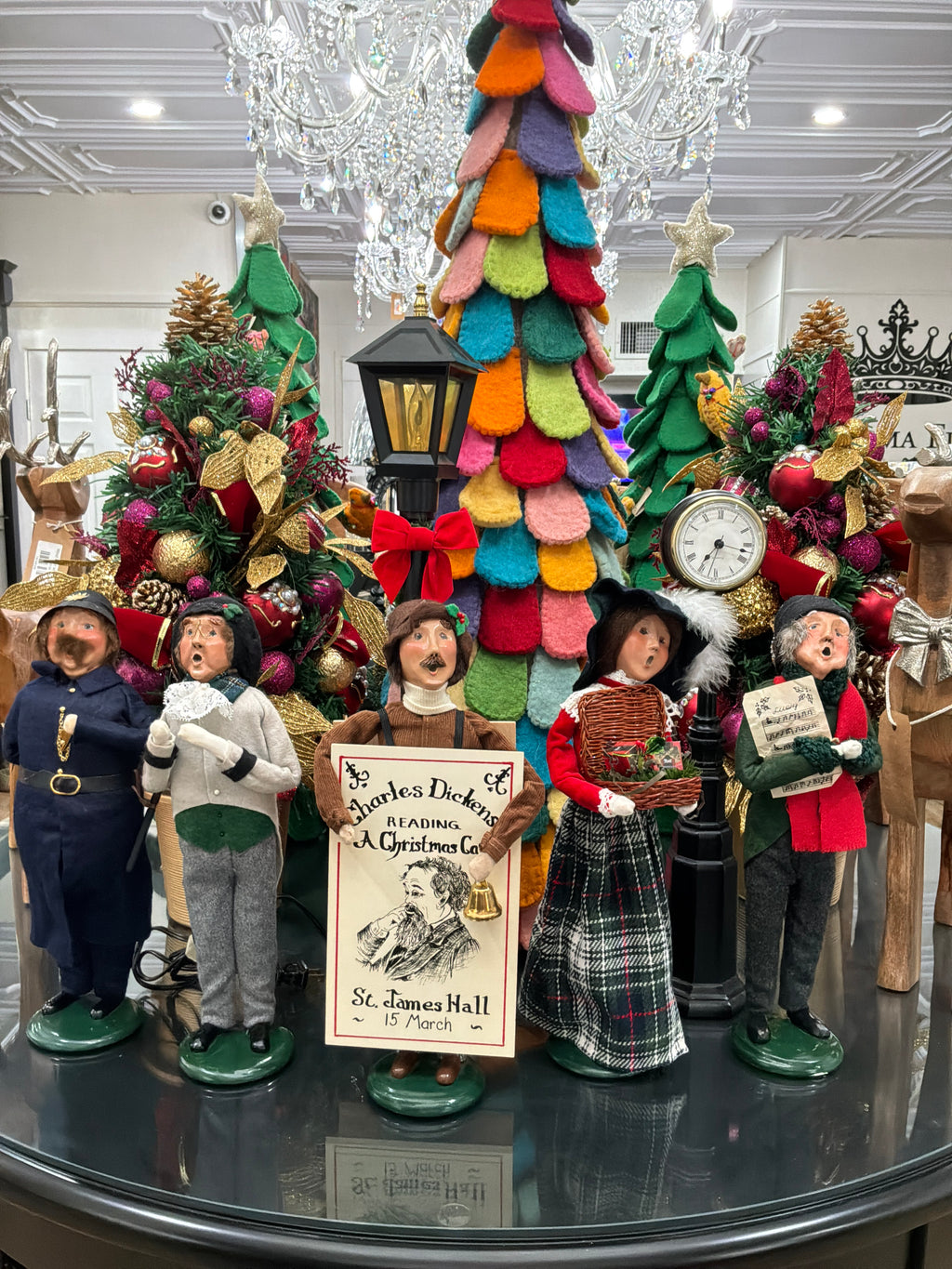 SET OF 5 CAROLERS FIGURINES, CLOCK, LIGHT POST
