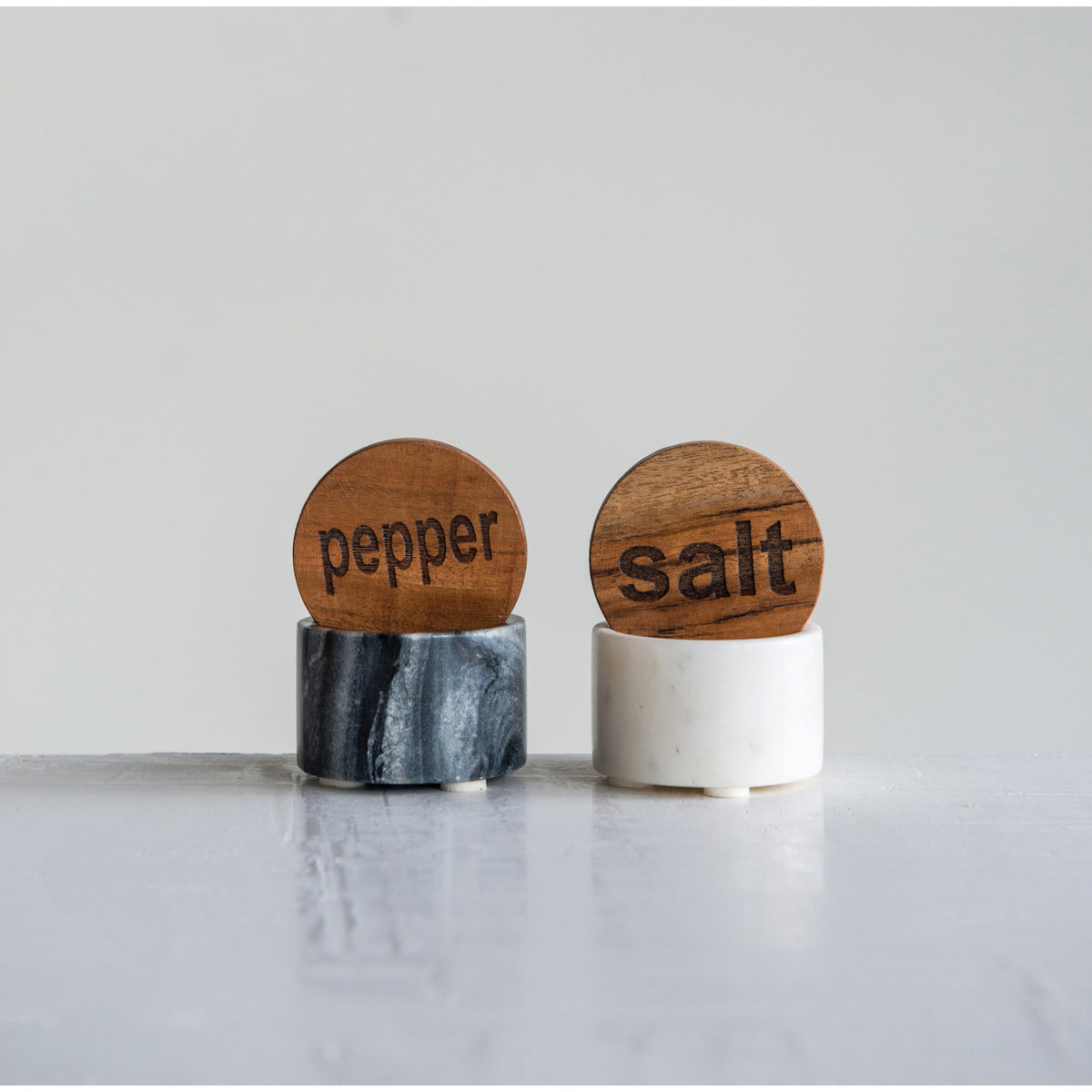 SALT & PEPPER (SET) CONTAINER WITH WOOD LID